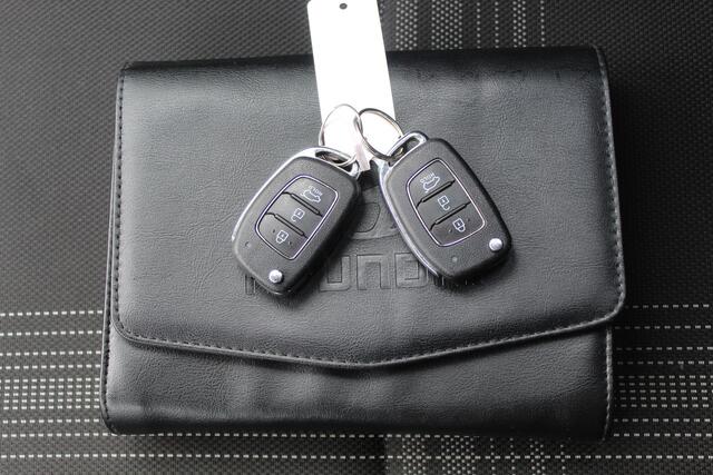 Hyundai I 20 1.2 MPI i-Motion Airco/Cruise control/Lane assist/DAB/Bluetooth/Multifunctioneel stuurwiel/Elektrische ramen/Elektrisch verstelbare spiegels.