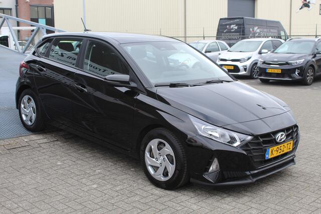 Hyundai I 20 1.2 MPI i-Motion Airco/Cruise control/Lane assist/DAB/Bluetooth/Multifunctioneel stuurwiel/Elektrische ramen/Elektrisch verstelbare spiegels.
