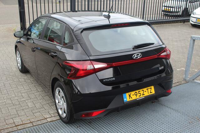 Hyundai I 20 1.2 MPI i-Motion Airco/Cruise control/Lane assist/DAB/Bluetooth/Multifunctioneel stuurwiel/Elektrische ramen/Elektrisch verstelbare spiegels.
