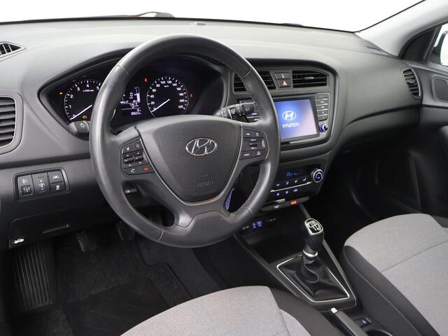 Hyundai I 20 1.0 T-GDI Comfort | Multifunctioneel stuurwiel | Cruise control | Automatische verlichting | Inklapbare spiegels | Dab+ | Bluetooth | Navigatie | Parkeersensoren | Achteruitrijcamera | Laneassist |