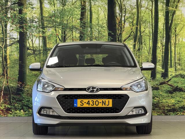 Hyundai I 20 1.4 Business Edition | Automaat! | Camera | Trekhaak | Navigatie | Parkeersensoren | DAB+ | Cruise Control | 16" Lichtmetaal | Lane Assist | Isofix | Airconditioning |