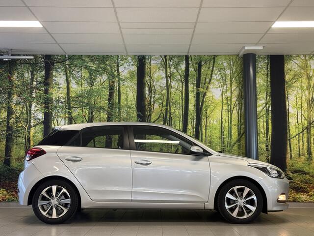 Hyundai I 20 1.4 Business Edition | Automaat! | Camera | Trekhaak | Navigatie | Parkeersensoren | DAB+ | Cruise Control | 16" Lichtmetaal | Lane Assist | Isofix | Airconditioning |