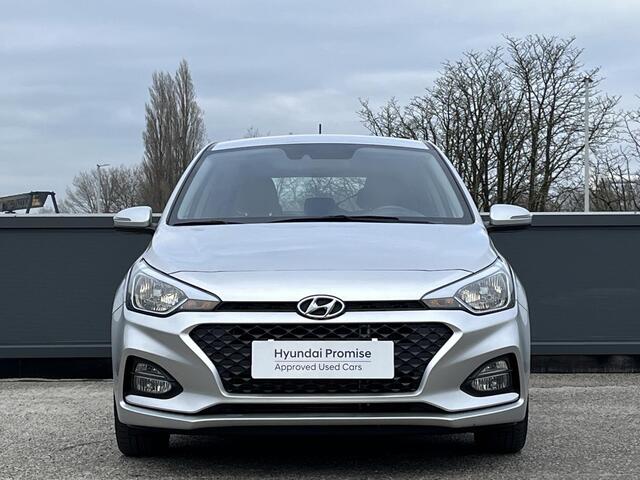 Hyundai I 20 1.0 T-GDI 100PK Automaat Comfort | Geïntegreerde navigatie | Android Auto Apple Carplay | Camera & Pdc | Stoel & stuurverwarming |