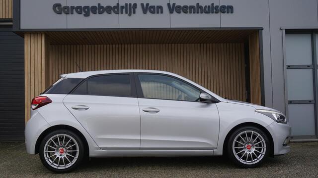 Hyundai I 20 1.0 T-GDI 100pk 5Drs Comfort 17inch LM Navi LED A-Camera Clima DAB *NL auto* Sportief! 130284km!