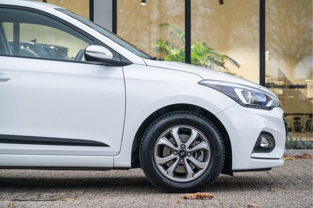 Hyundai I 20 1.0 T-GDI Comfort Automaat | Navi | Apple CarPlay | Camera | Trekhaak | 4-Season