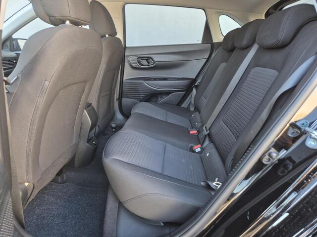 Hyundai I 20 1.0 T-GDI Comfort Smart Automaat / Fabrieksgarantie tot 07-2027 / Navigatie via Apple Carplay of Android Auto / Dealer onderhouden / Stuur-, Stoel en Achterbank verwarming / Achteruitrijcamera / Cruise control /