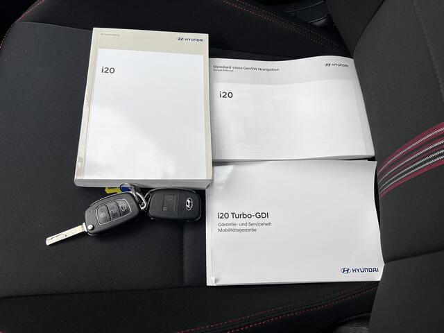 Hyundai I 20 1.0 T-GDI N Line 100 pk / Fabrieksgarantie tot 09-2027** / Navigatie / Apple Carplay Android / Stuur- en stoelverwarming / 17" LM wielen / Winterwielenset tegen meerprijs ¤ 499 /