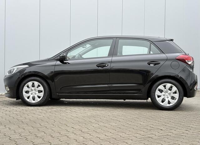 Hyundai I 20 1.0 T-GDI Comfort / Airco / Apple Carplay/Android Auto / Cruise control / Navigatiesysteem full map / Set zomerbanden op velg /