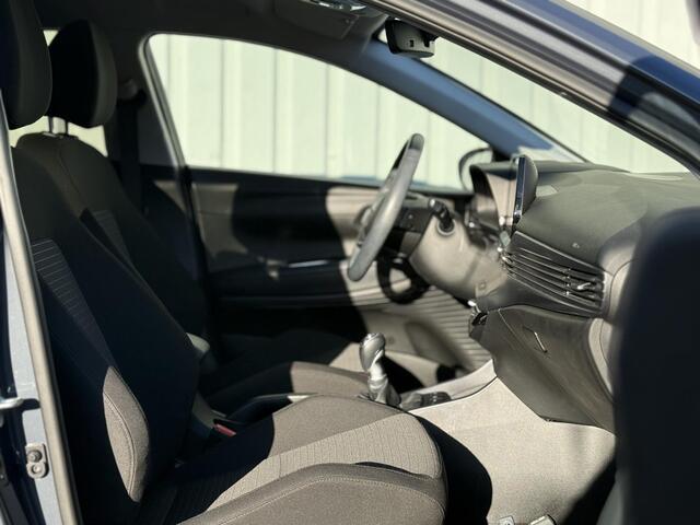 Hyundai I 20 1.0 T-GDI Premium / Nederlandse Auto / Fabrieksgarantie t/m 02-2028 / Apple CarPlay/Android Auto / Navigatie / Bose Audio / Stoel- en Stuurverwarming / Keyless Entry / Climate Control / Achteruitrijcamera / Parkeersensoren voor + achter / Full LED verlich