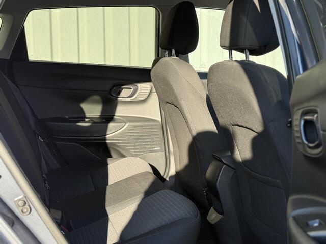 Hyundai I 20 1.0 T-GDI Premium / Nederlandse Auto / Fabrieksgarantie t/m 02-2028 / Apple CarPlay/Android Auto / Navigatie / Bose Audio / Stoel- en Stuurverwarming / Keyless Entry / Climate Control / Achteruitrijcamera / Parkeersensoren voor + achter / Full LED verlich