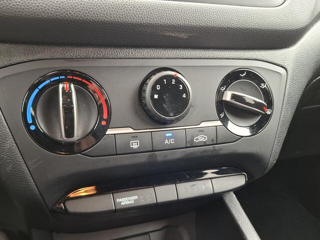 Hyundai I 20 1.0 T-GDI Black Edition | Navigatie | LM Velgen 15" | Cruise Control | Airco |