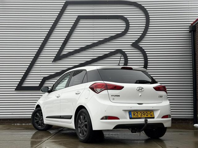 Hyundai I 20 1.0 T-GDI Black Edition Navi,Camera,Airco,Cruise,PDC,Trekhaak,LM Velgen,N.A.P,101pk,Volledig Dealer Onderhouden,APK tot 01-2027
