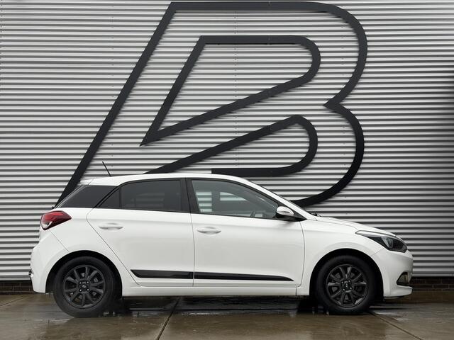 Hyundai I 20 1.0 T-GDI Black Edition Navi,Camera,Airco,Cruise,PDC,Trekhaak,LM Velgen,N.A.P,101pk,Volledig Dealer Onderhouden,APK tot 01-2027