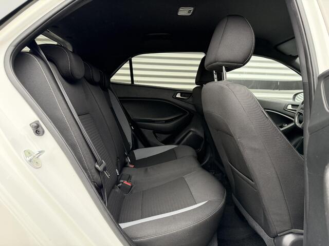 Hyundai I 20 1.0 T-GDI Black Edition Navi,Camera,Airco,Cruise,PDC,Trekhaak,LM Velgen,N.A.P,101pk,Volledig Dealer Onderhouden,APK tot 01-2027