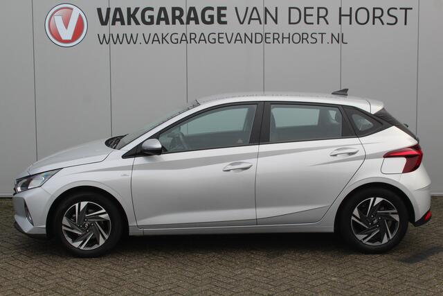 Hyundai I 20 1.0-100pk T-GDI Comfort. Correct nette en subliem rijdende wagen ! Airco, navigatie, telefoonvoorb., cruise control, LM wielen, lane assist, metallic lak, digitaal dashboard, Apple carplay/Android auto, DAB radio etc.