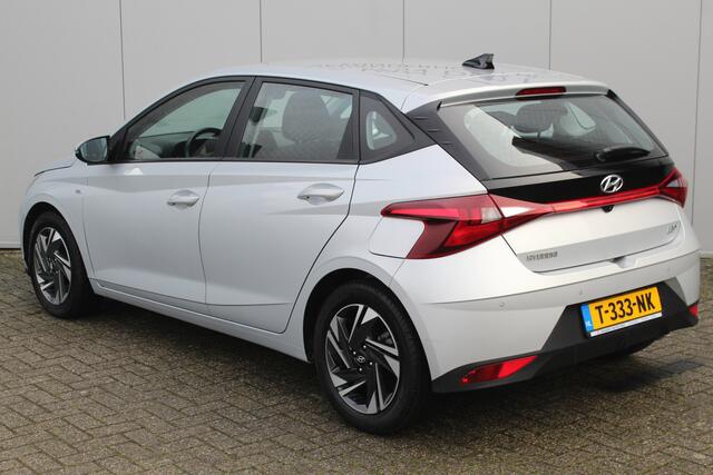 Hyundai I 20 1.0-100pk T-GDI Comfort. Correct nette en subliem rijdende wagen ! Airco, navigatie, telefoonvoorb., cruise control, LM wielen, lane assist, metallic lak, digitaal dashboard, Apple carplay/Android auto, DAB radio etc.