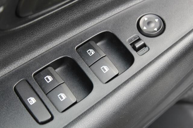 Hyundai I 20 1.0-100pk T-GDI Comfort. Correct nette en subliem rijdende wagen ! Airco, navigatie, telefoonvoorb., cruise control, LM wielen, lane assist, metallic lak, digitaal dashboard, Apple carplay/Android auto, DAB radio etc.