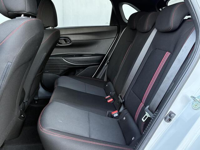 Hyundai I 20 1.0 T-GDI N Line Automaat / Fabrieksgarantie t/m 11-2027 / Dealer onderhouden / Stoel-/Stuurverwarming / Apple Carplay/Android Auto / Achteruitrijcamera / Cruise Control / Navigatie / Bluetooth /