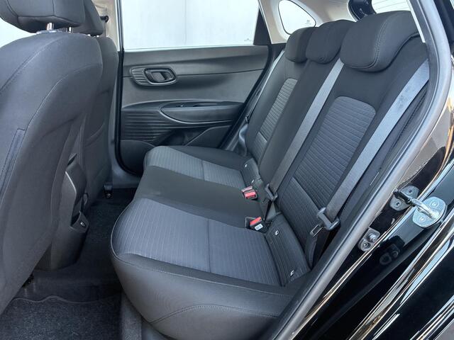 Hyundai I 20 1.0 T-GDI Comfort Smart / Fabrieksgarantie t/m 8-2028 / Volledig Onderhouden / Navigatie via Apple Carplay/Android Auto / Stuur-/Stoelverwarming / Achteruitrijcamera / Cruise Control / Climate control / Trekgewicht 1110 kg /