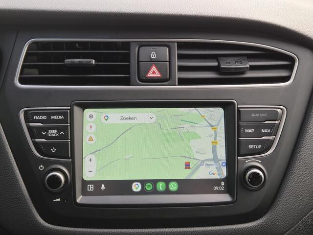 Hyundai I 20 1.0 T-GDI Comfort / Dealer onderhouden / Cruise control / Navigatie / Achteruitrijcamera / Apple Carplay Android Auto / Climate control / Parkeersensoren achter / Lichtmetalen wielen 15" /