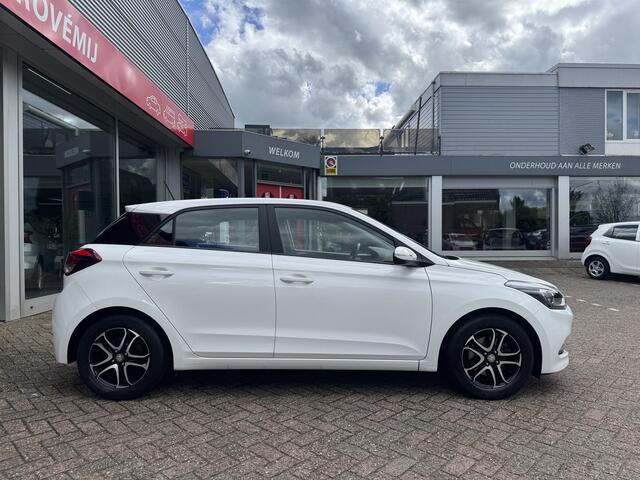 Hyundai I 20 1.0 T-GDI Comfort 1e eigenaar, Trekhaak, Camera, Cruise, Navi, Bluetooth, LM velgen