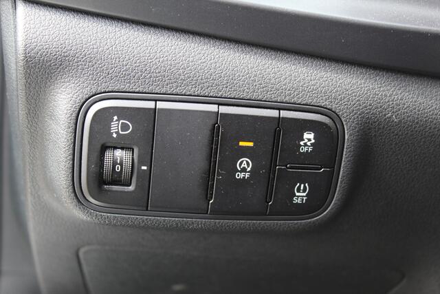 Hyundai I 20 1.0-100pk T-GDI Comfort. Correct nette en subliem rijdende wagen ! Airco, navigatie, telefoonvoorb., cruise control, LM wielen, lane assist, metallic lak, digitaal dashboard, Apple carplay/Android auto, DAB radio etc.