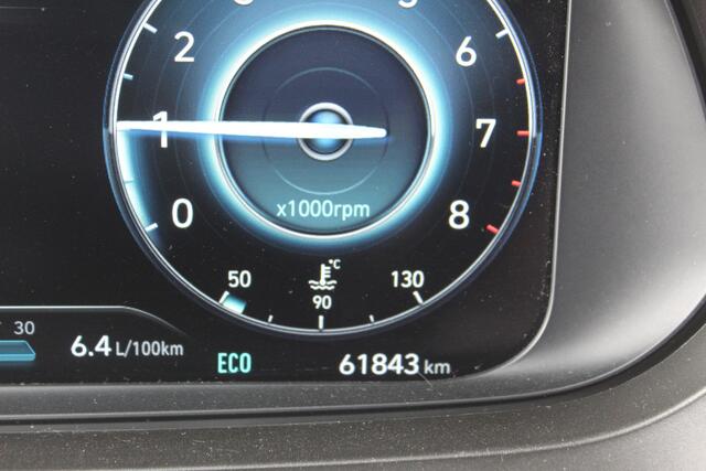 Hyundai I 20 1.0-100pk T-GDI Comfort. Correct nette en subliem rijdende wagen ! Airco, navigatie, telefoonvoorb., cruise control, LM wielen, lane assist, metallic lak, digitaal dashboard, Apple carplay/Android auto, DAB radio etc.