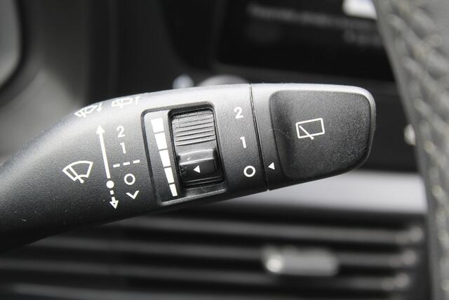 Hyundai I 20 1.0-100pk T-GDI Comfort. Correct nette en subliem rijdende wagen ! Airco, navigatie, telefoonvoorb., cruise control, LM wielen, lane assist, metallic lak, digitaal dashboard, Apple carplay/Android auto, DAB radio etc.