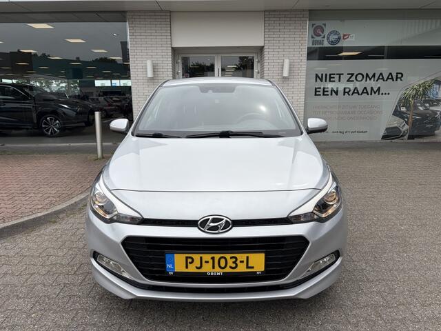 Hyundai I 20 1.0 T-GDI Black Edition | Sensoren achter | Cruise control | Nav
