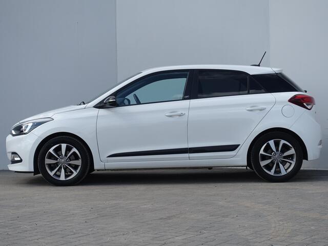 Hyundai I 20 1.0 T-GDI Essence / Trehkaak / Navigatie / Apple & Android Auto / Cruise Control / Camera /