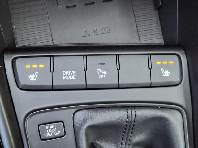 Hyundai I 20 1.0 T-GDI Comfort / Achteruitrijcamera / Stuur- & Stoelverwarming / Navigatie via Apple Carplay of Android Auto / Cruise control / Trekgewicht 1110 kg / Parkeersensoren achter / Lichtmetalen wielen 16" /