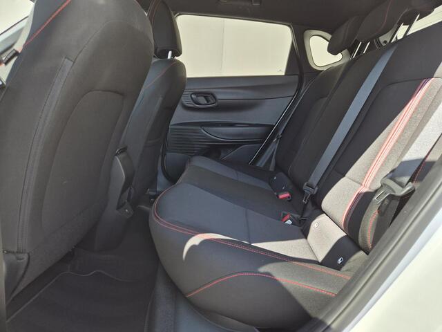 Hyundai I 20 1.0 T-GDI N Line / Stuur- & Stoelverwarming / Achteruitrijcamera / Navigatie via Apple Carplay of Android Auto / Cruise control / Climate control / Lane assist /