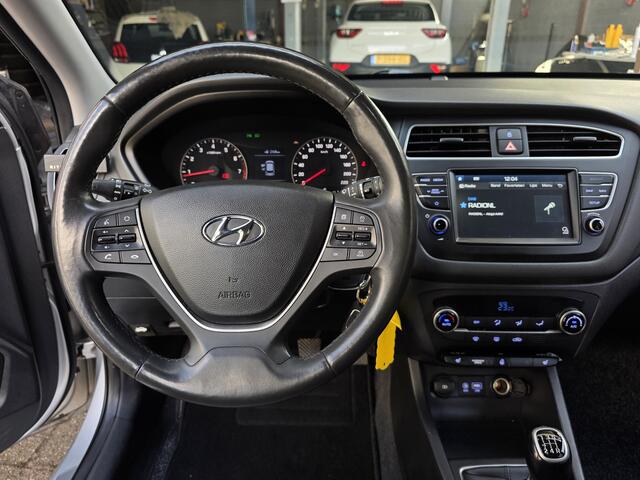 Hyundai I 20 1.2i Premium! Camera! Carplay! Nwstaat! Carpass!! VAN/VOOR Weken!