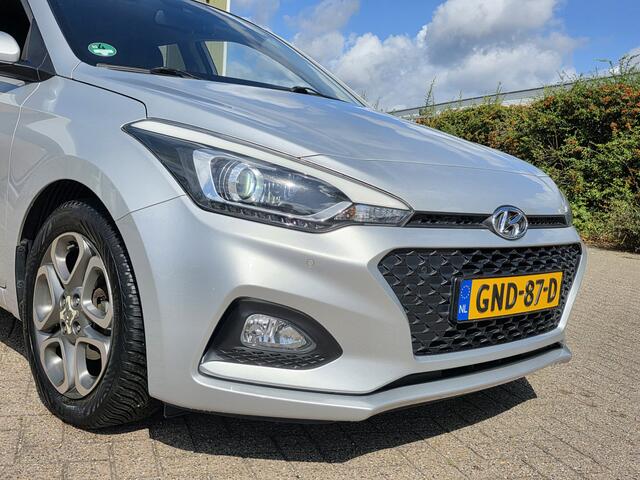 Hyundai I 20 1.2i Premium! Camera! Carplay! Nwstaat! Carpass!! VAN/VOOR Weken!