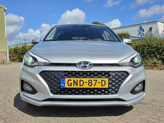 Hyundai I 20 1.2i Premium! Camera! Carplay! Nwstaat! Carpass!! VAN/VOOR Weken!