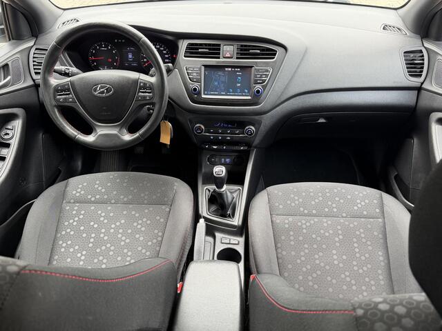 Hyundai I 20 1.2 HP i-Motion Premium APPLE CARPL./ANDROID AUTO | CAMERA | LED KOPLAMPEN | NAVIGATIE | KEYLESS ENTRY/GO | PARKEREN SENSOREN | STOELVERWARMING |