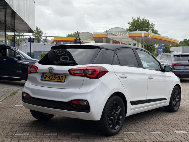 Hyundai I 20 1.2 HP i-Motion Premium APPLE CARPL./ANDROID AUTO | CAMERA | LED KOPLAMPEN | NAVIGATIE | KEYLESS ENTRY/GO | PARKEREN SENSOREN | STOELVERWARMING |