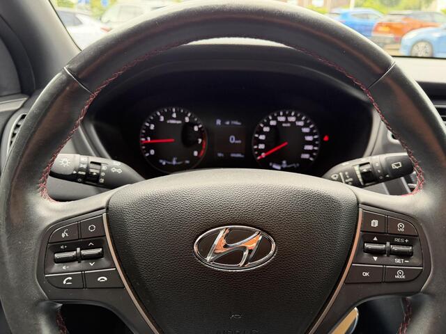 Hyundai I 20 1.2 HP i-Motion Premium APPLE CARPL./ANDROID AUTO | CAMERA | LED KOPLAMPEN | NAVIGATIE | KEYLESS ENTRY/GO | PARKEREN SENSOREN | STOELVERWARMING |
