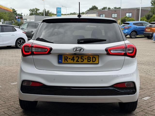 Hyundai I 20 1.2 HP i-Motion Premium APPLE CARPL./ANDROID AUTO | CAMERA | LED KOPLAMPEN | NAVIGATIE | KEYLESS ENTRY/GO | PARKEREN SENSOREN | STOELVERWARMING |
