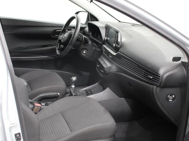 Hyundai I 20 1.2 MPI Essential Navigatie Apple CarPlay Android Auto Camera Parkeerhulp achter Cruise Control Virtual Cockpit Climate control Lichmetalen velgen – foto 2