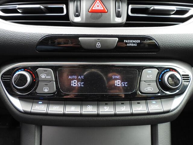 Hyundai I 30 Wagon 1.5 T-GDi MHEV Premium NAVI/LEER/CAMERA/LED/TREKHAAK/17"LMV!
