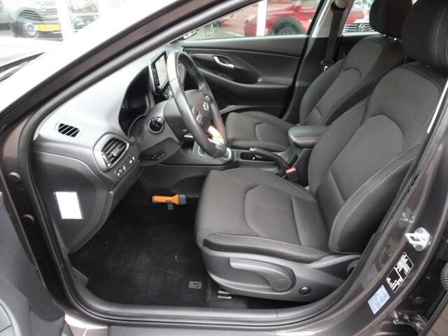 Hyundai I 30 1.4 T-GDI 140 pk Comfort Camera/PDC/Navi/18 inch