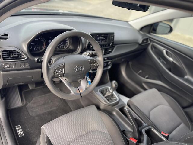 Hyundai I 30 Wagon 1.0 T-GDI i-Motion | Airconditioning | LM Velgen | Cruise Control | Park. Sensor | Radio-MP3 Speler | Rijklaarprijs!