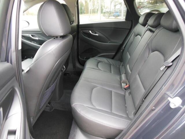 Hyundai I 30 Wagon 1.5 T-GDi MHEV Premium Staat in Hoogeveen