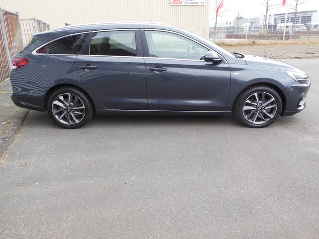 Hyundai I 30 Wagon 1.5 T-GDi MHEV Premium Staat in Hoogeveen