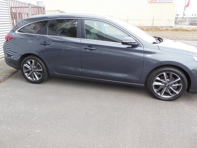 Hyundai I 30 Wagon 1.5 T-GDi MHEV Premium Staat in Hoogeveen