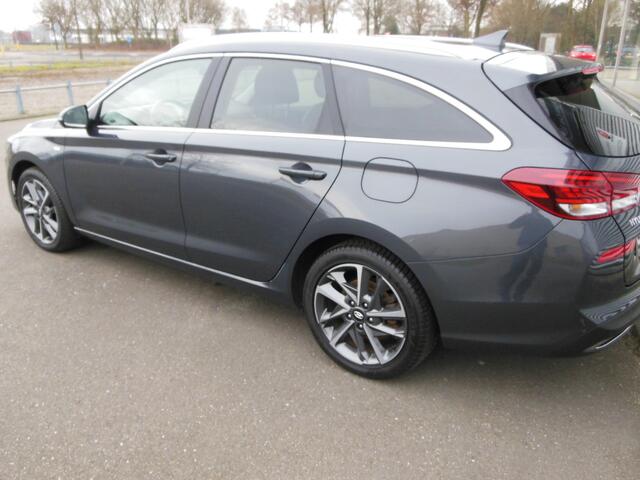 Hyundai I 30 Wagon 1.5 T-GDi MHEV Premium Staat in Hoogeveen