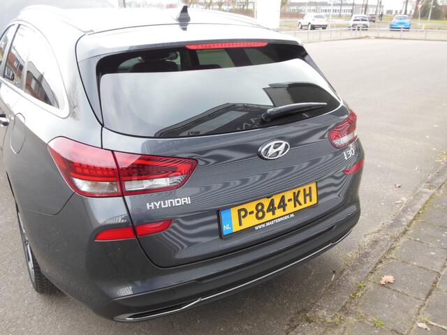 Hyundai I 30 Wagon 1.5 T-GDi MHEV Premium Staat in Hoogeveen