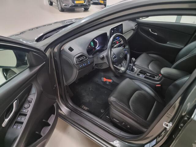 Hyundai I 30 Wagon 1.5 T-GDi MHEV Premium Led verlichting | Pdc | Camera | Stoel verw + koeling | Keyless