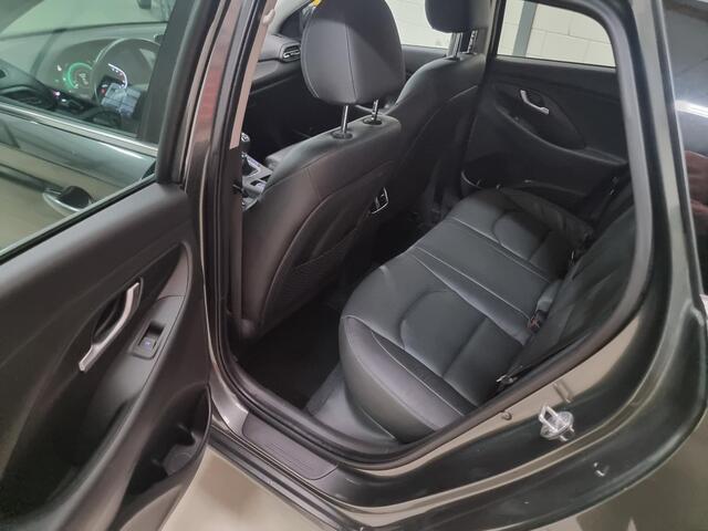 Hyundai I 30 Wagon 1.5 T-GDi MHEV Premium Led verlichting | Pdc | Camera | Stoel verw + koeling | Keyless